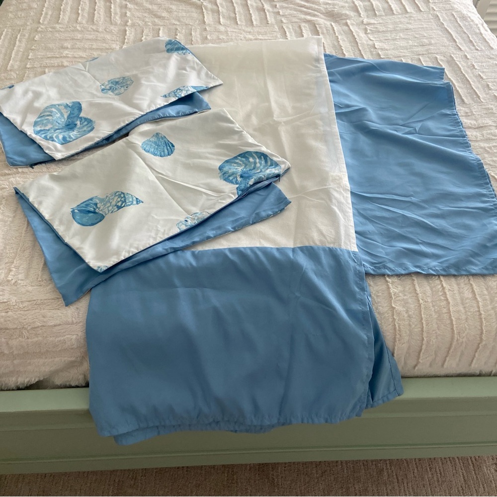 Queen Size Bed Skirt with 2 Decorative  Standard Pillow Shams